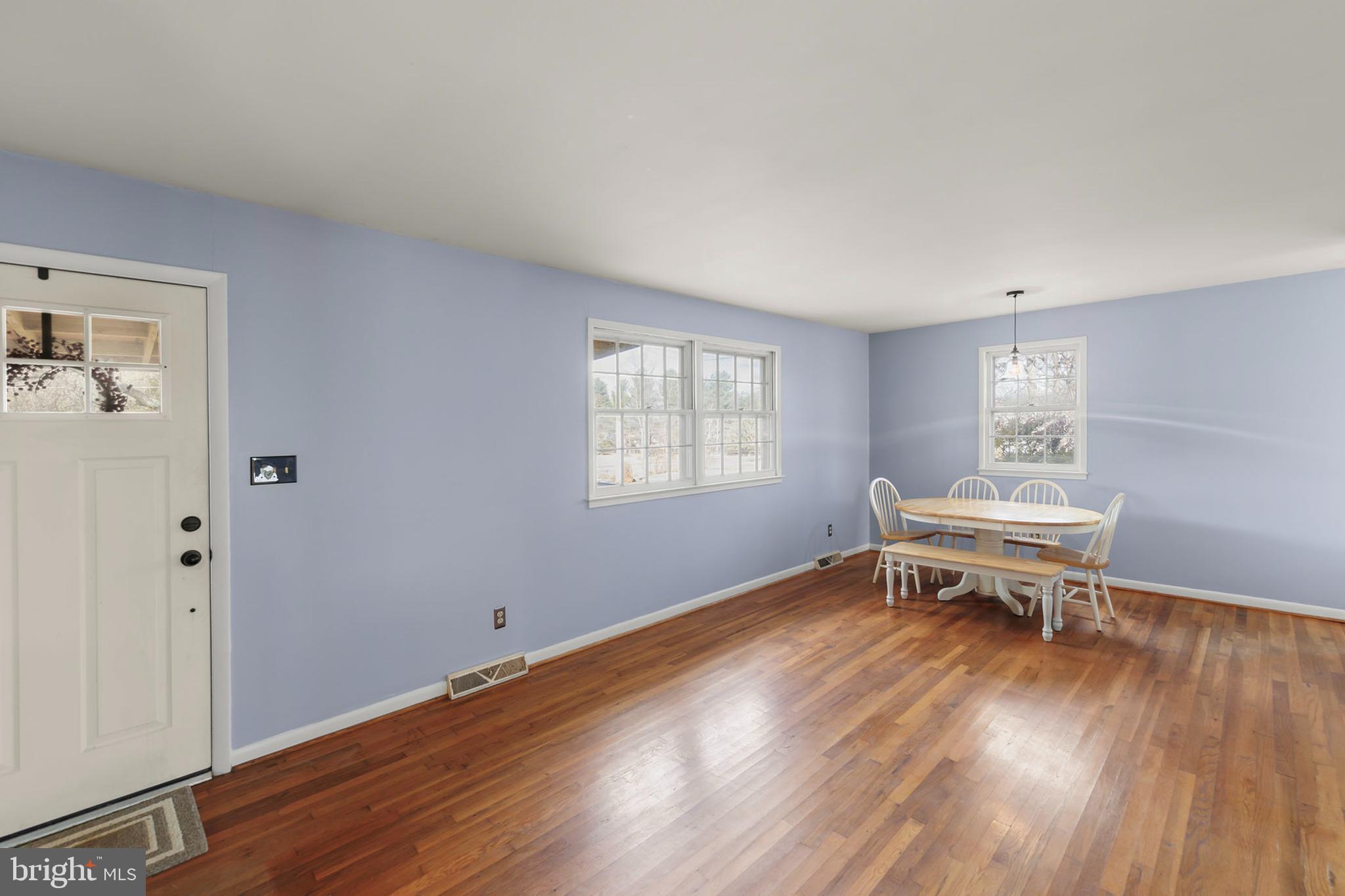 304 Garden Road Berryville, VA 22611 - Photo 4 of 36 Living room