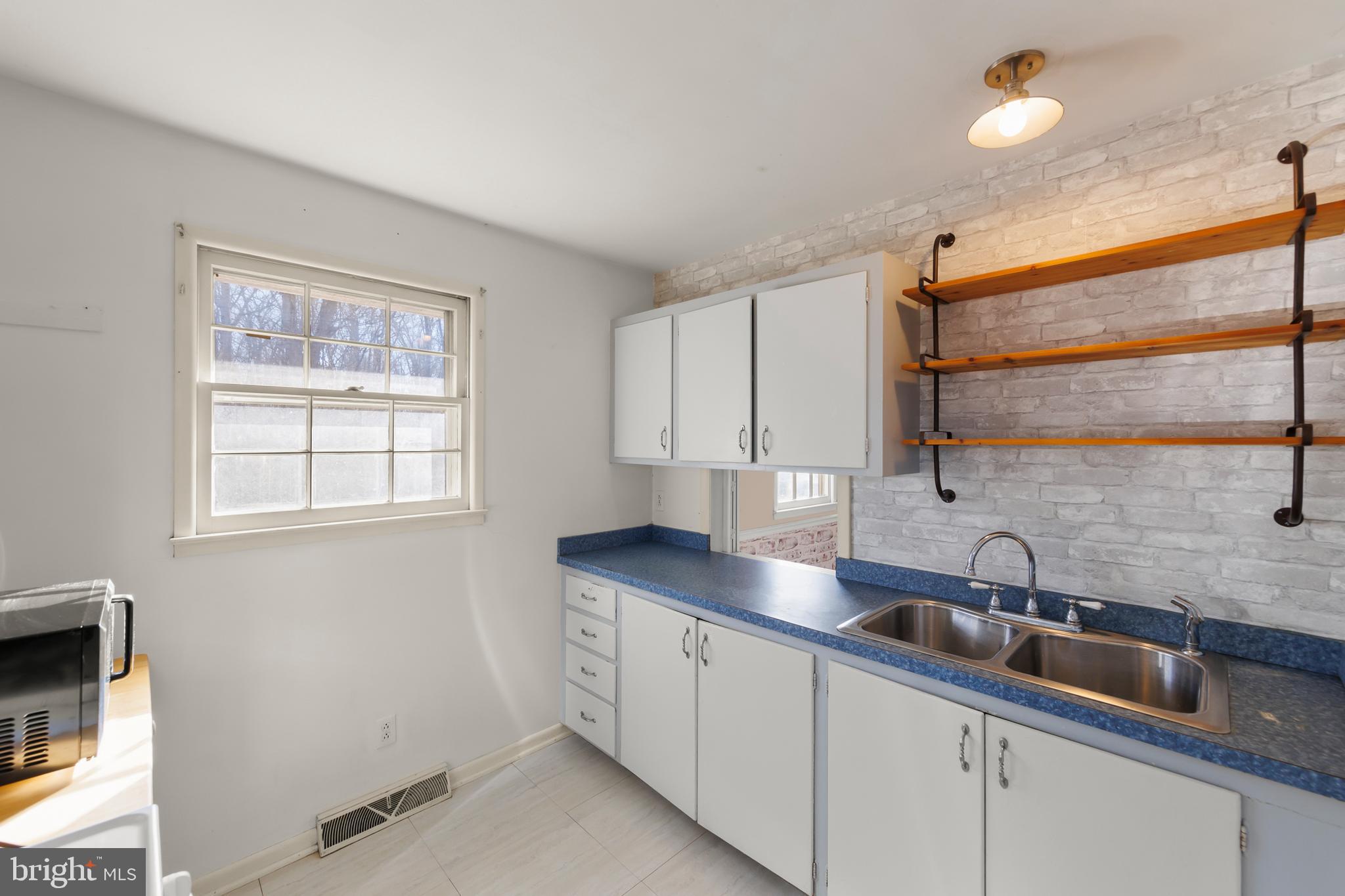 304 Garden Road Berryville, VA 22611 - Photo 9 of 36 Kitchen