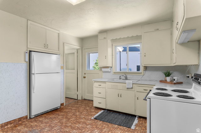 397 South 425 West Bountiful, UT 84010 - Photo 14 of 44