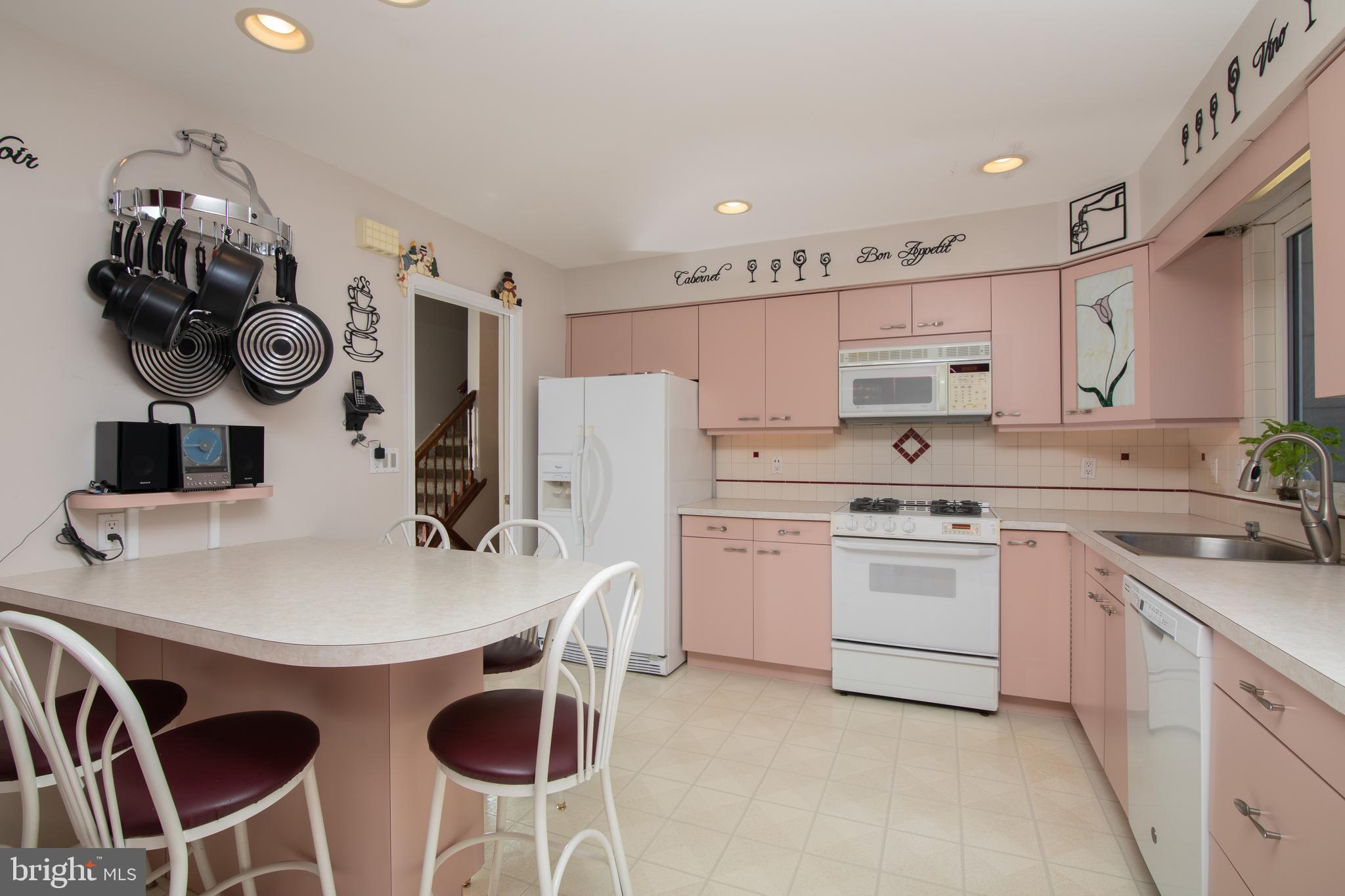 41 Clemson Road Cherry Hill, NJ 08034 - Photo 10 of 32 Kitchen with gas range