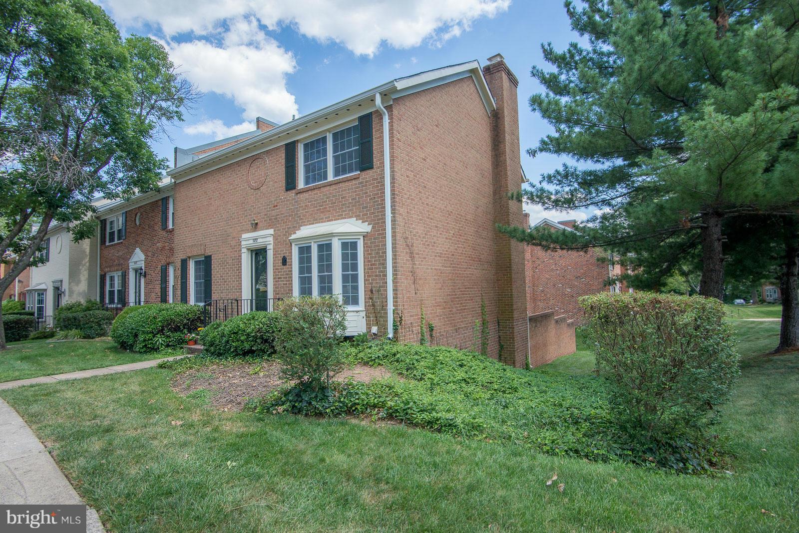 8451 Lakinhurst Lane Springfield, VA 22152 - Photo 22 of 27 Exterior (Rear)