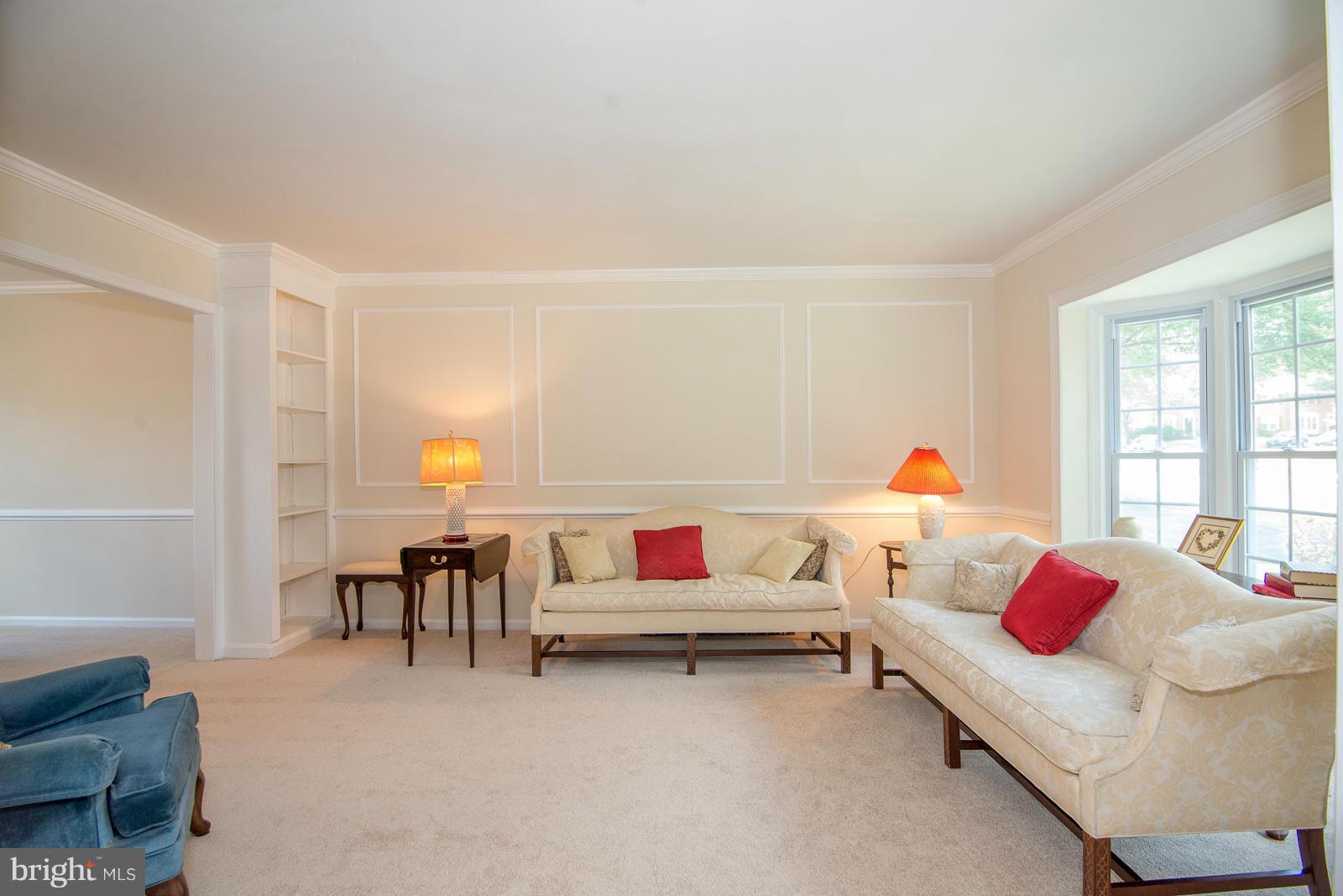 8451 Lakinhurst Lane Springfield, VA 22152 - Photo 4 of 27 Living Room