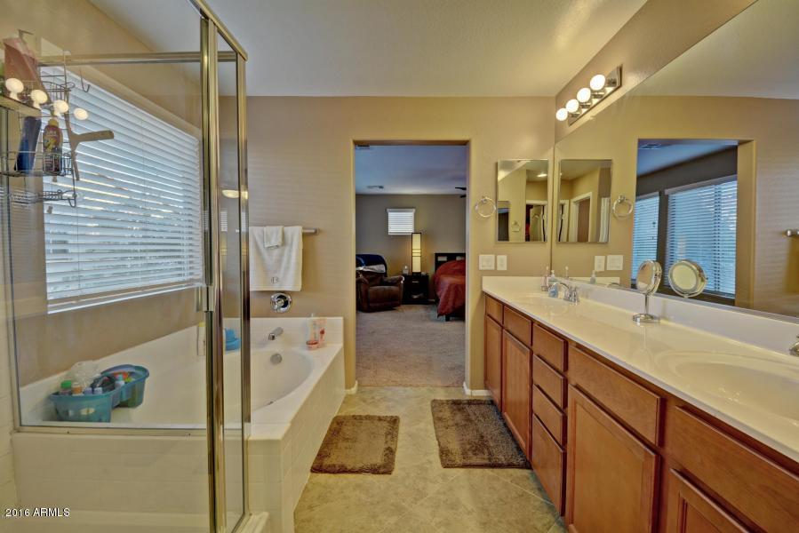 2065 South Martingale Road Gilbert, AZ 85295 - Photo 18 of 28 20160812155123178376000000-o