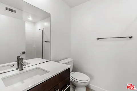 $5,000 | 2581 Arvia Street, Unit 8, Los Angeles, CA 90065