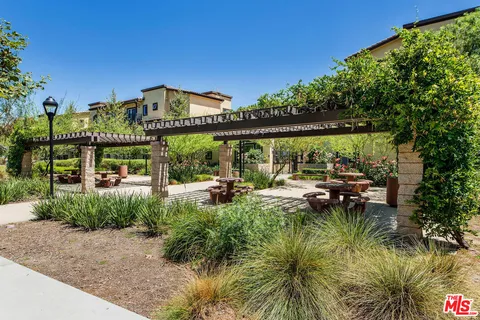 $5,000 | 2581 Arvia Street, Unit 8, Los Angeles, CA 90065