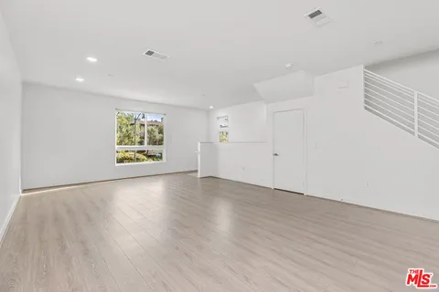 $5,000 | 2581 Arvia Street, Unit 8, Los Angeles, CA 90065