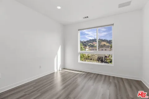 $5,000 | 2581 Arvia Street, Unit 8, Los Angeles, CA 90065