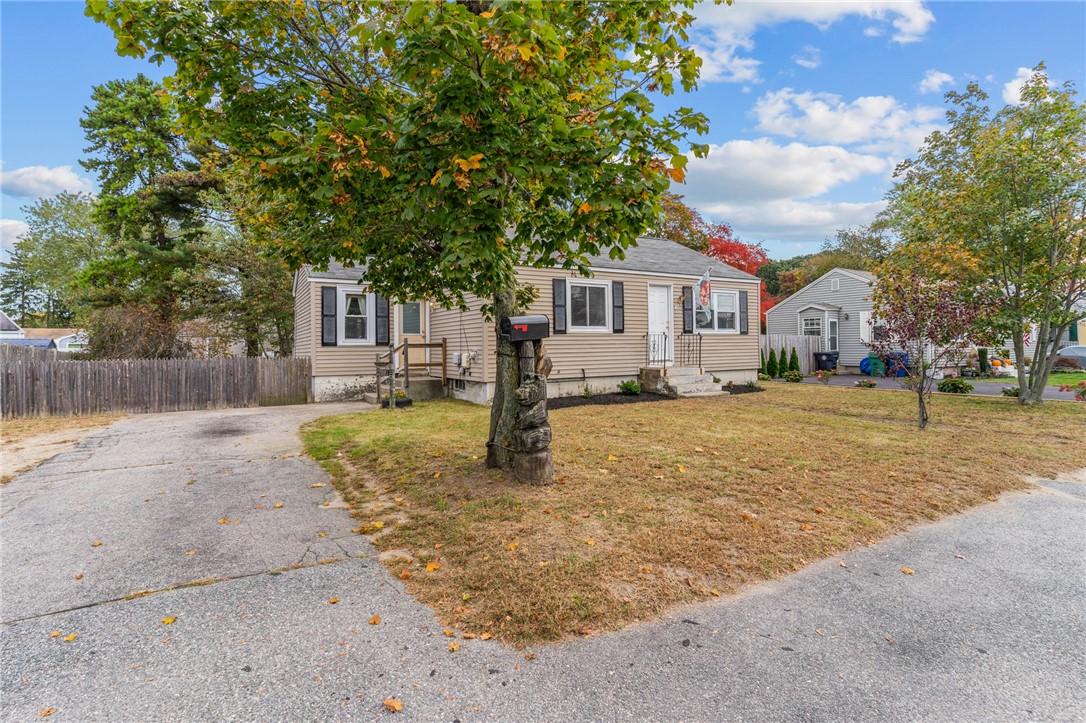 203 Sandy Lane Warwick, RI 02889 - Photo 3 of 35