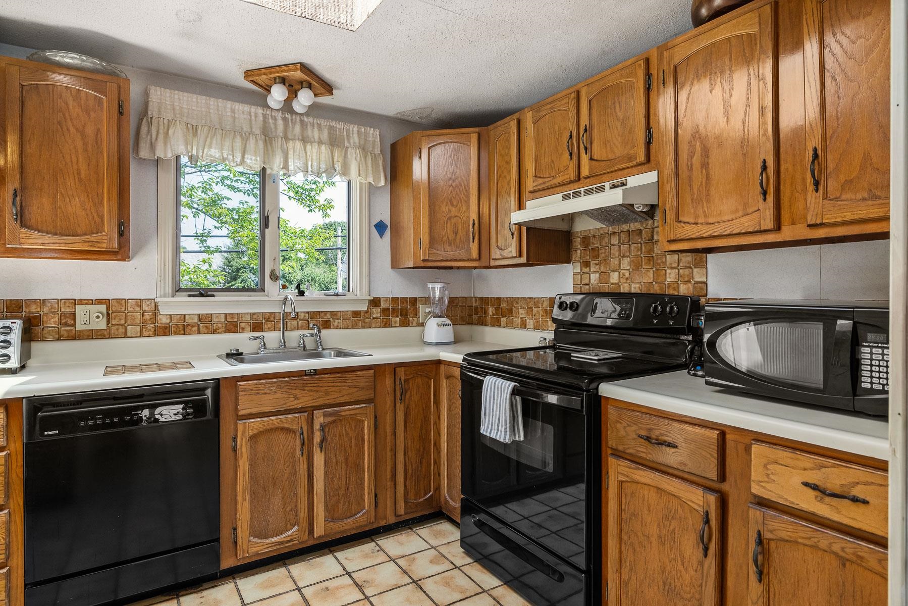 483 Winnacunnet Road, Unit 2 Hampton, NH 03842 - Photo 13 of 24