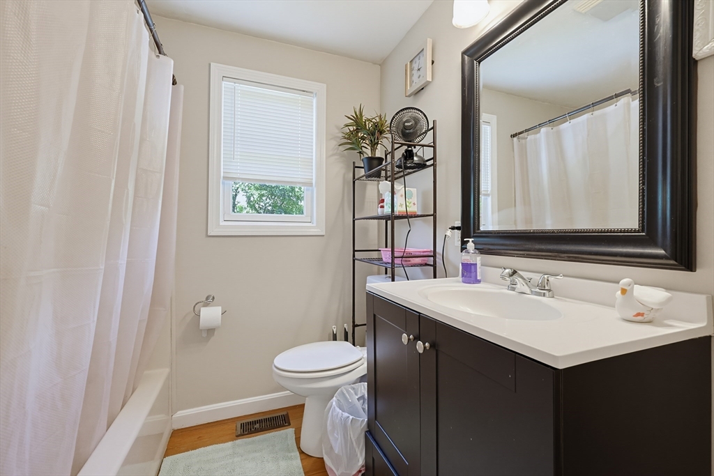 17 Bolton Street Worcester, MA 01604 - Photo 17 of 27