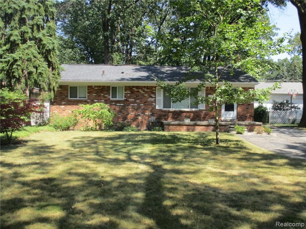 14168 Stark Road Livonia, MI 48154 - Photo 3 of 27 IMG_8999.JPG
