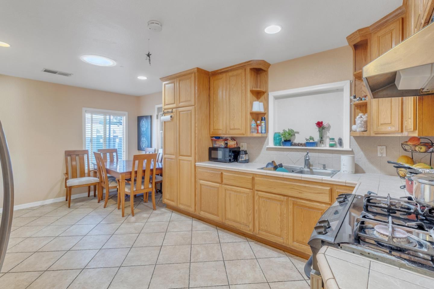 622 Rochex Avenue Salinas, CA 93906 - Photo 11 of 52 Gallery Image 11