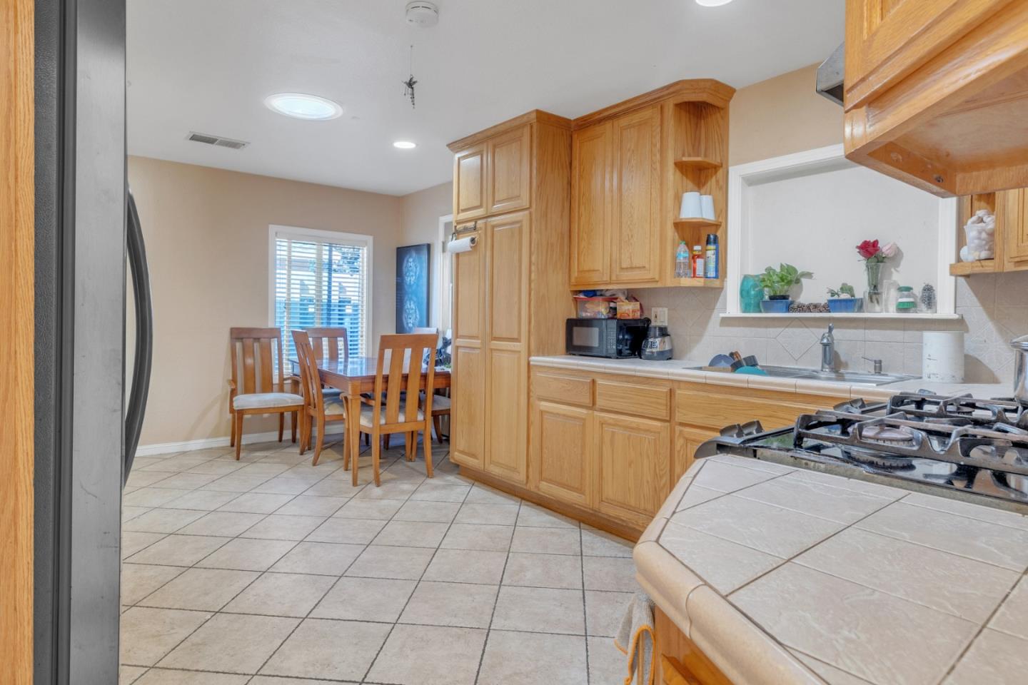 622 Rochex Avenue Salinas, CA 93906 - Photo 12 of 52 Gallery Image 12