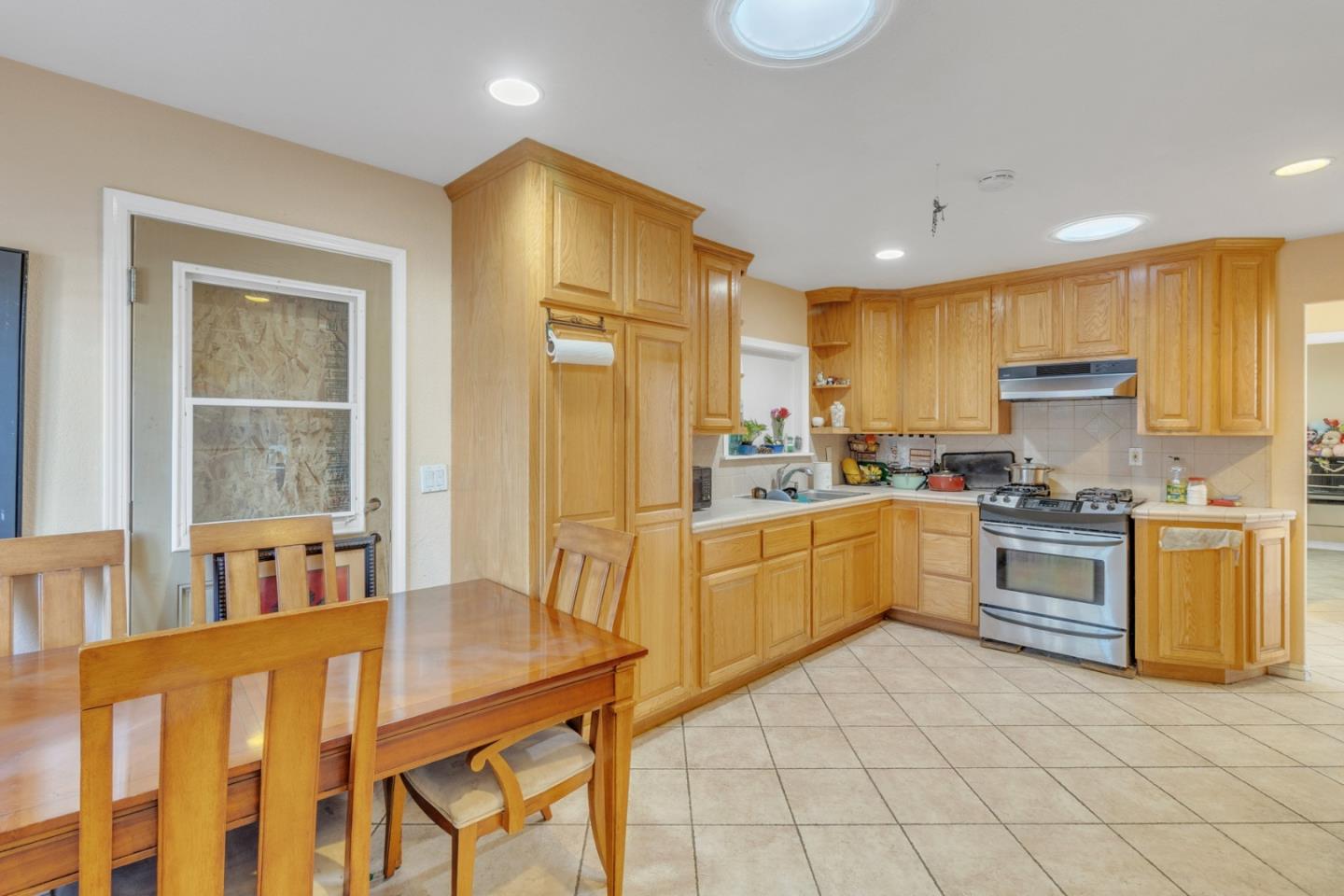 622 Rochex Avenue Salinas, CA 93906 - Photo 10 of 52 Gallery Image 10