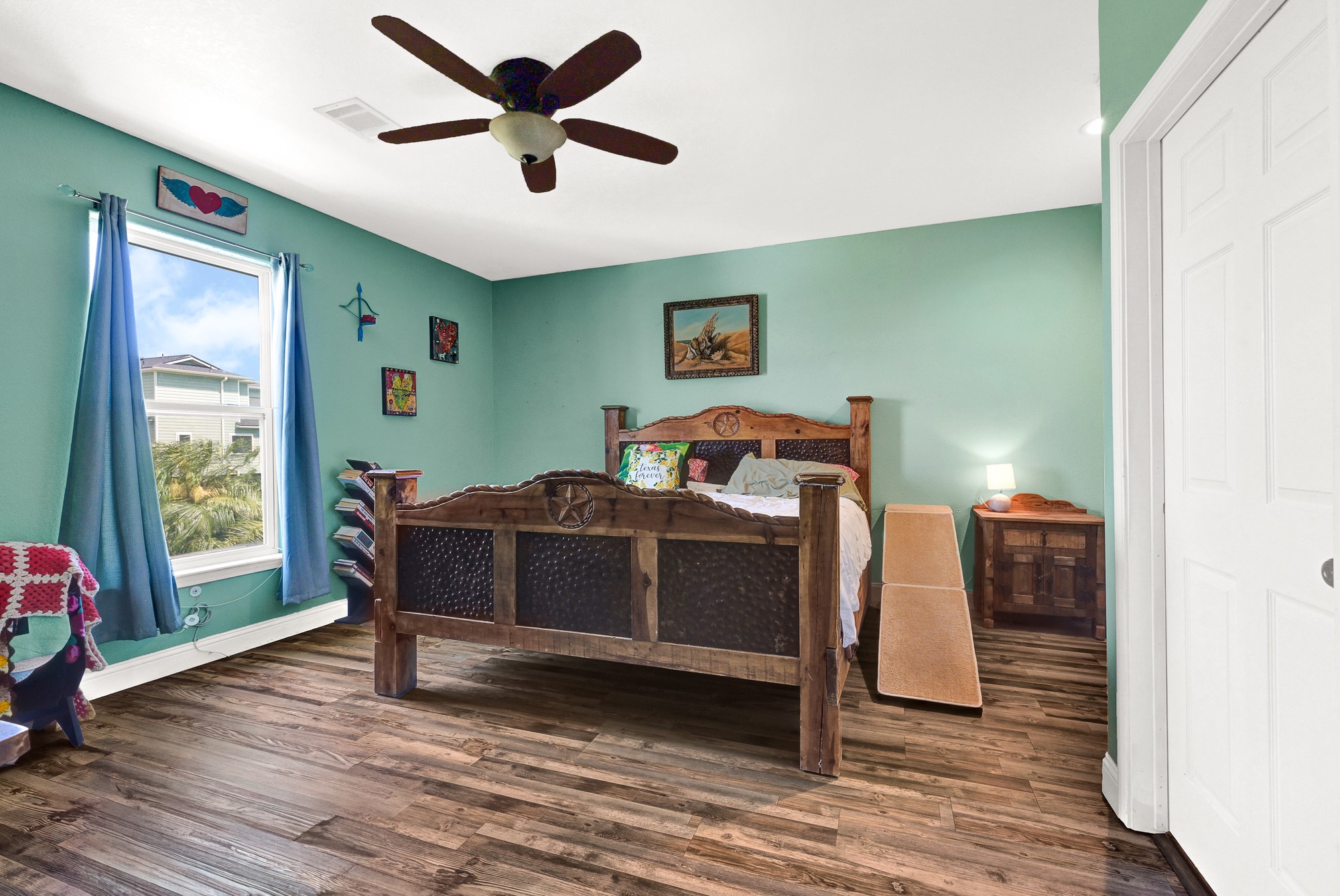 939 8th Street Dickinson, TX 77539 - Photo 16 of 31 This bedroom is spacious with tons of natural light