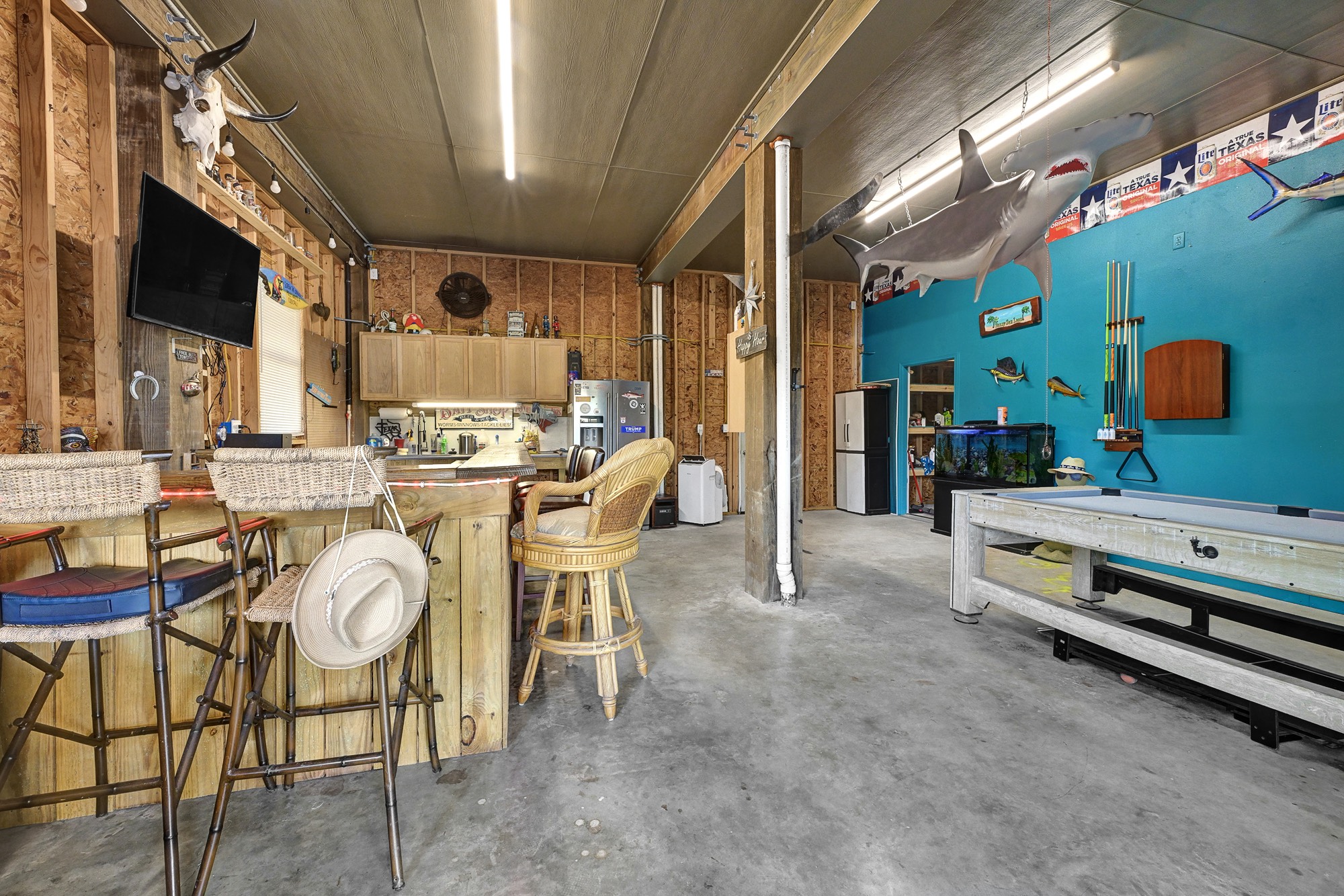 939 8th Street Dickinson, TX 77539 - Photo 31 of 31 Perfect man-cave area!