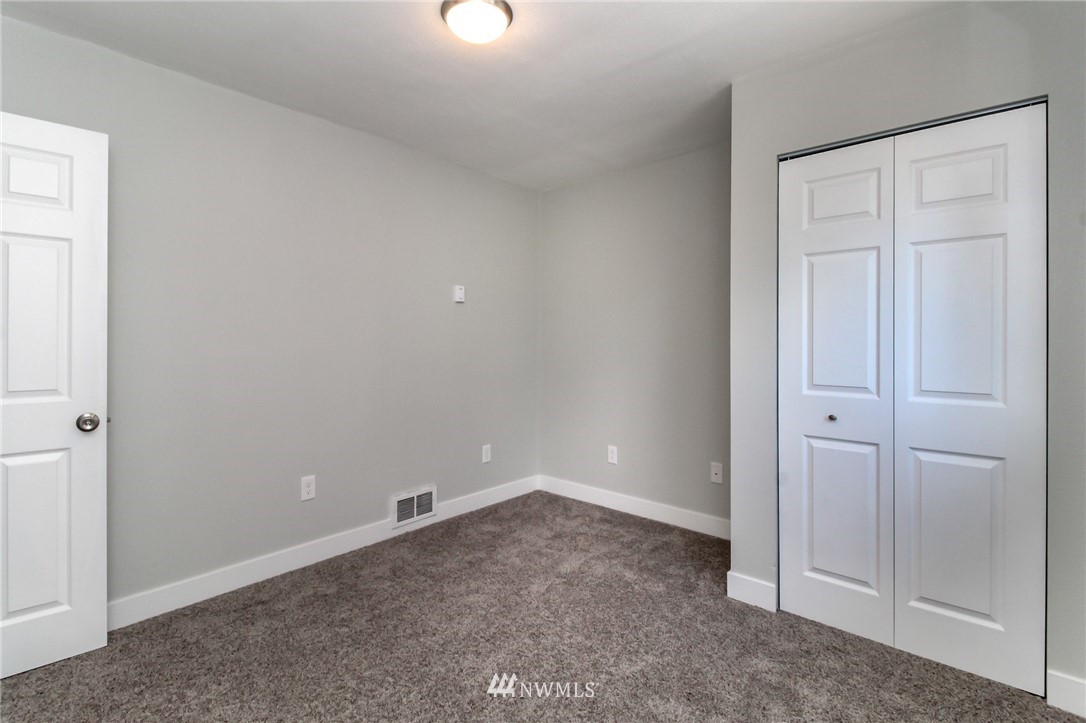 404 Nixon Street Roy, WA 98580 - Photo 20 of 27