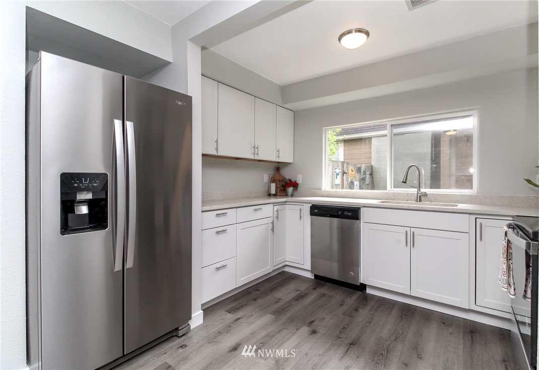 404 Nixon Street Roy, WA 98580 - Photo 3 of 27