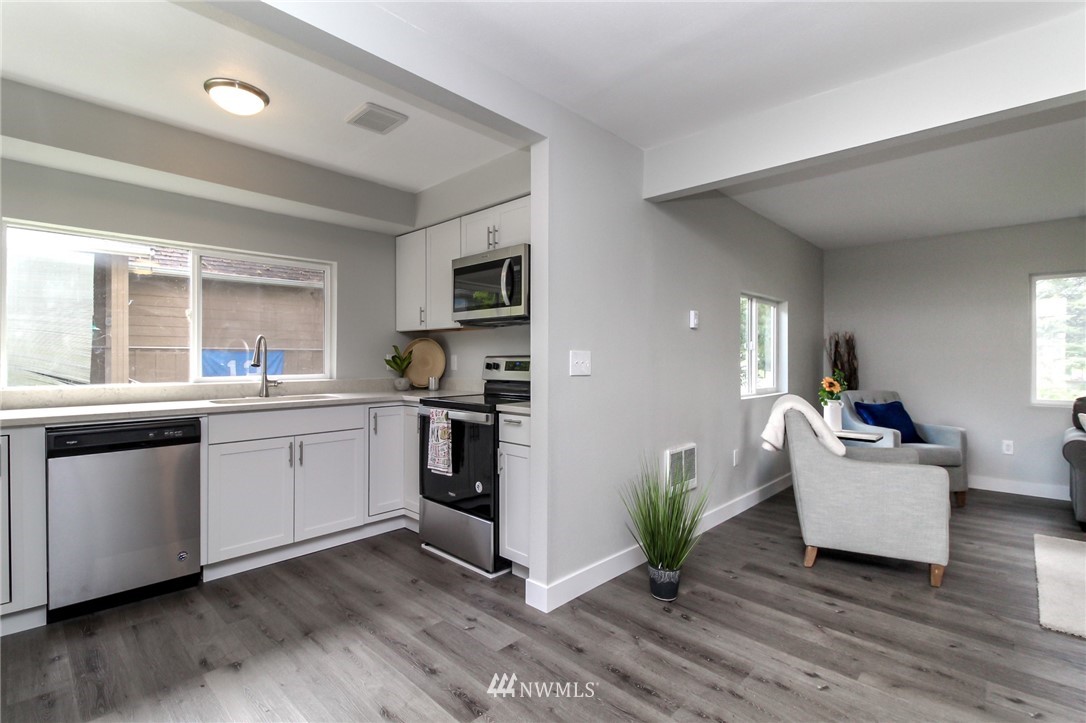 404 Nixon Street Roy, WA 98580 - Photo 5 of 27