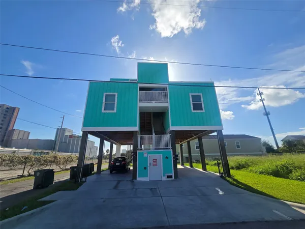 $900 | 614 35th Street, Unit 2, Galveston, TX 77550