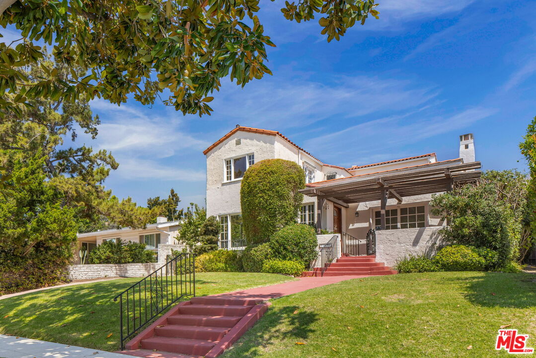 1007 Matilija Road Glendale, CA 91202 - Photo 1 of 18