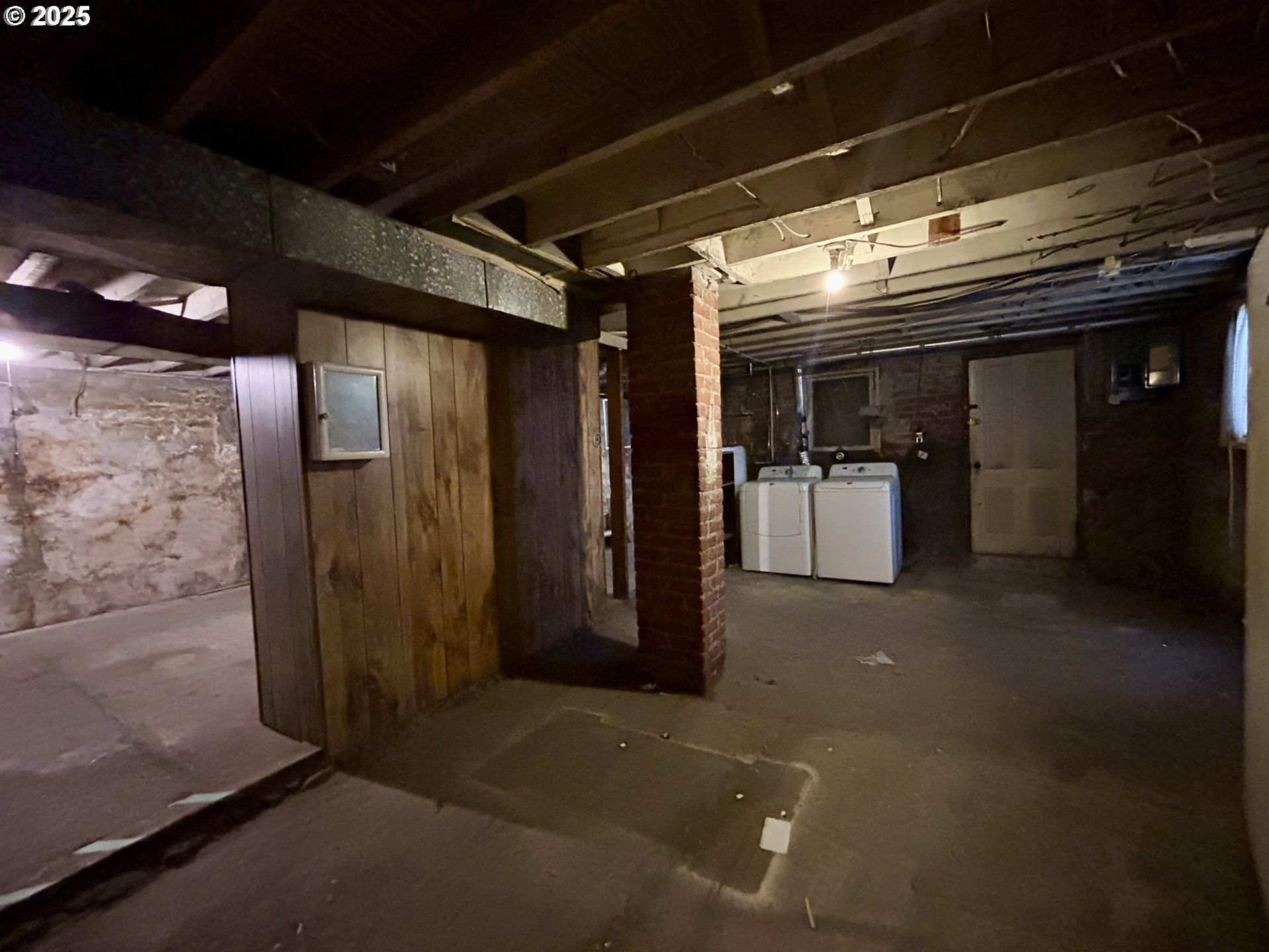 823 West 8th Street The Dalles, OR 97058 - Photo 19 of 20 a view of water heater room