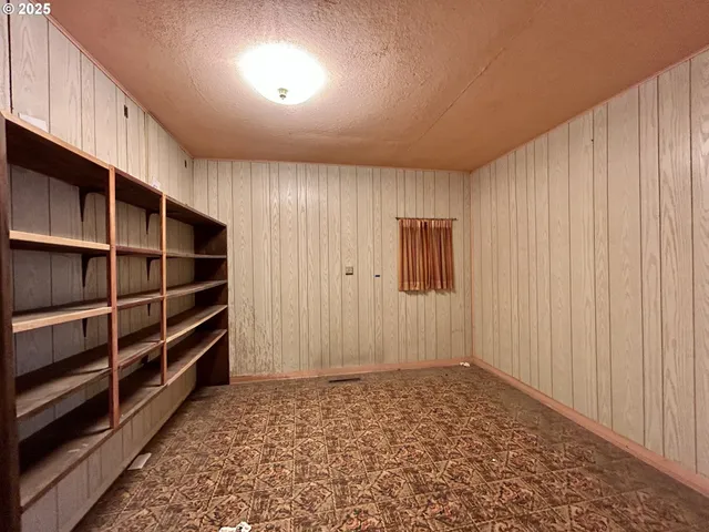 a view of an empty room with a closet