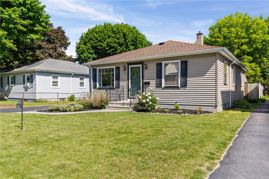 294 Hurstbourne Road Irondequoit, NY 14609 - Photo 3 of 39