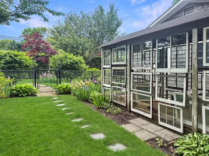 $987,500 | 5 Maryland Boulevard, Hampton Bays, NY 11946