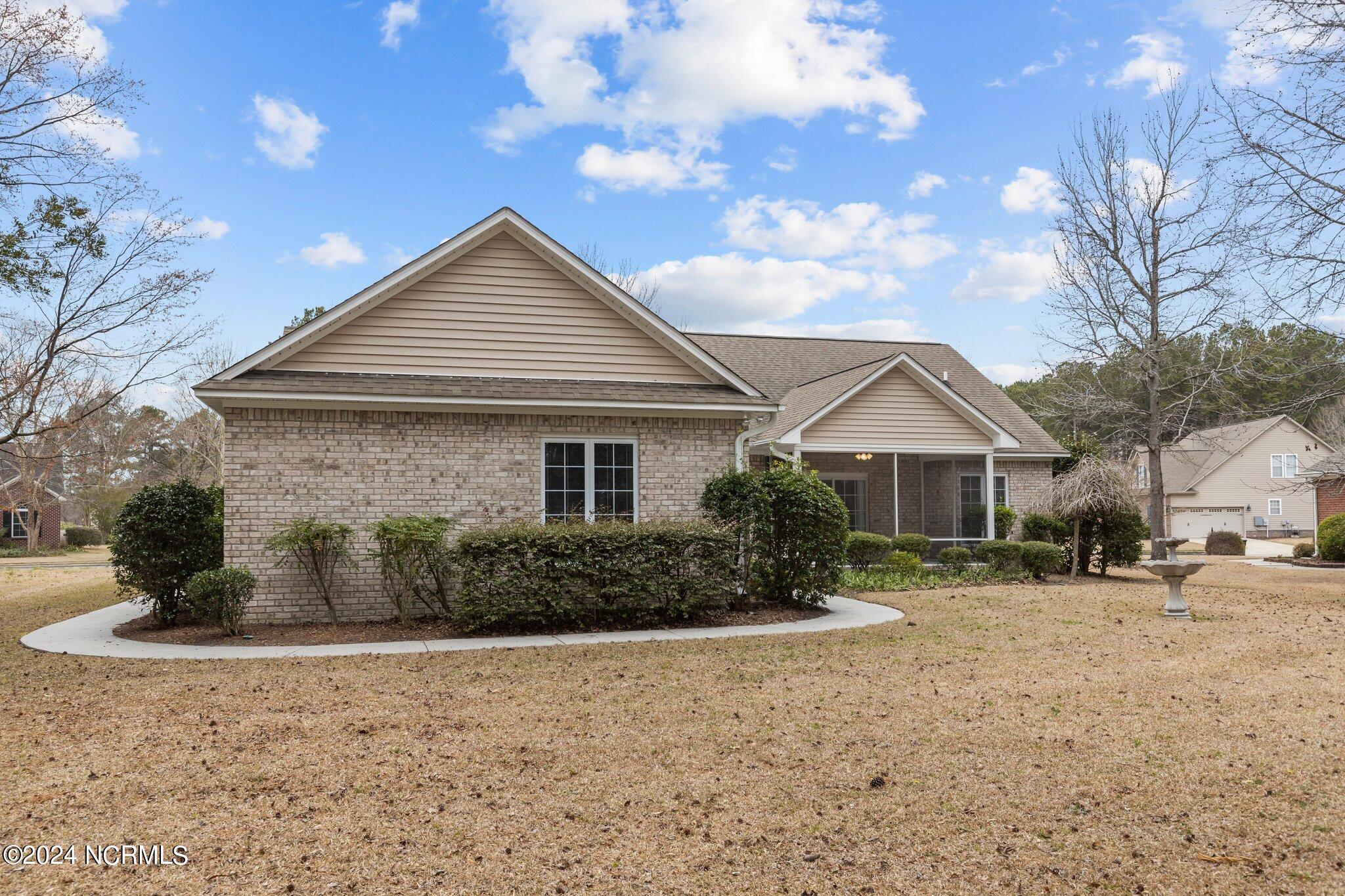 126 Neuchatel Road New Bern, NC 28562 - Photo 51 of 71 Rear view of home