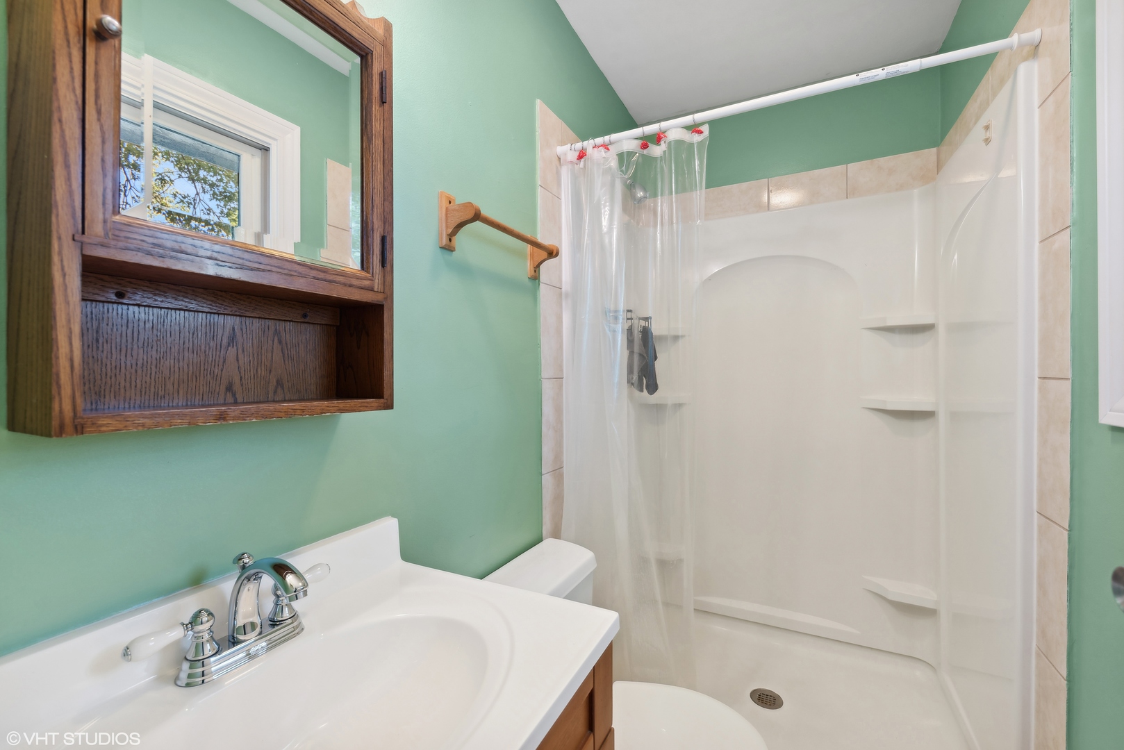 521 North Rohlwing Road Palatine, IL 60074 - Photo 11 of 19 a bathroom with a sink and a mirror