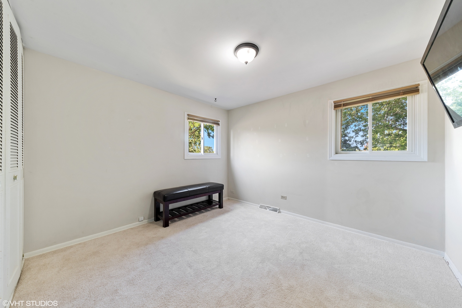 521 North Rohlwing Road Palatine, IL 60074 - Photo 13 of 19 an empty room with windows