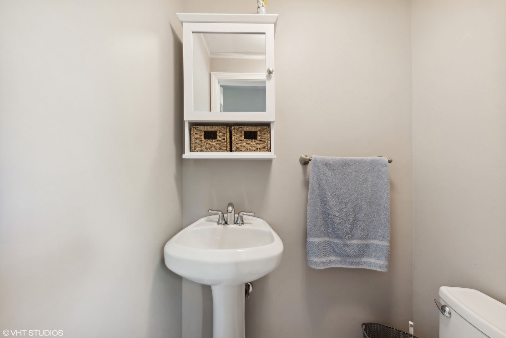 521 North Rohlwing Road Palatine, IL 60074 - Photo 17 of 19 a bathroom with a sink and a mirror