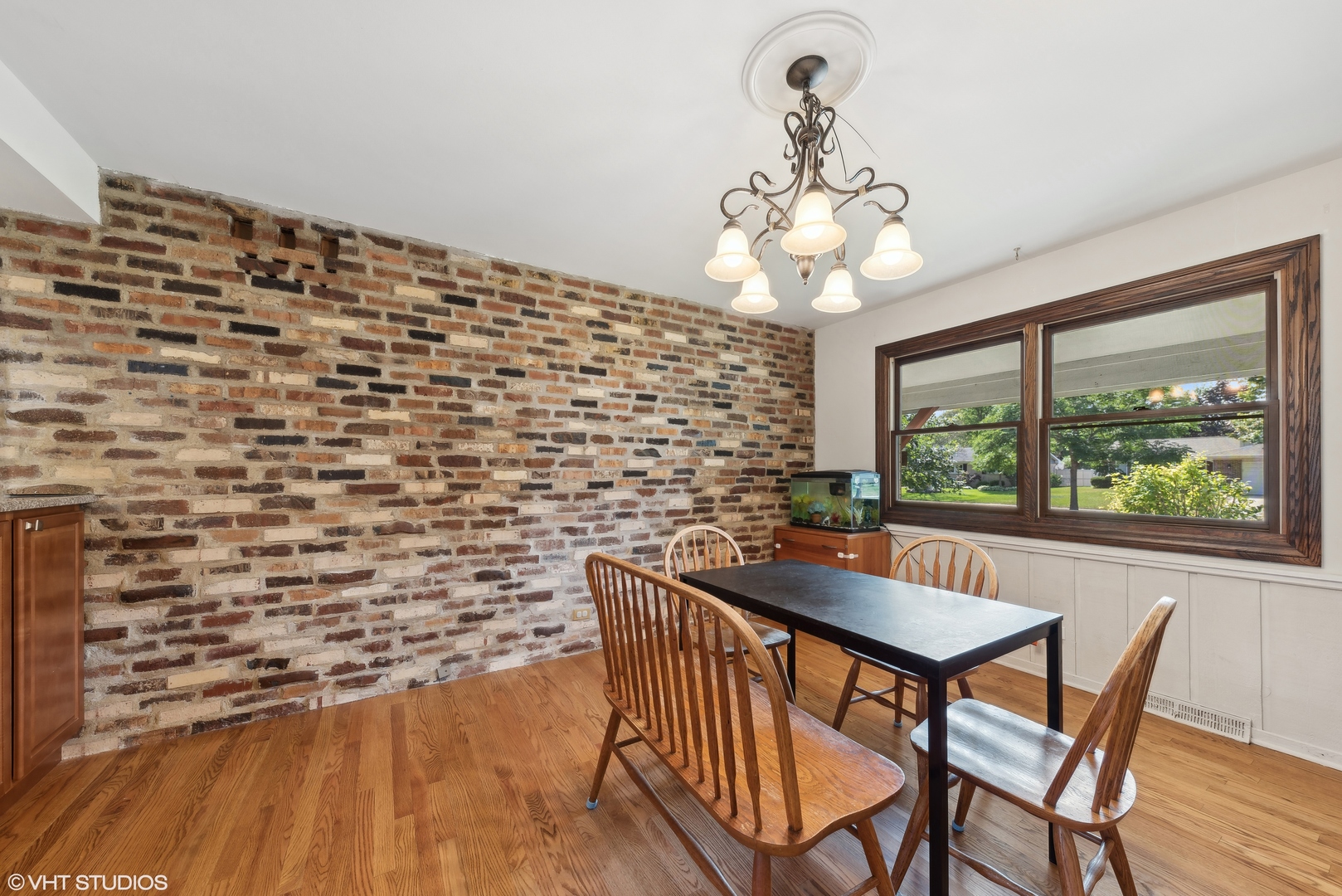 521 North Rohlwing Road Palatine, IL 60074 - Photo 8 of 19 a dining room with furniture and window