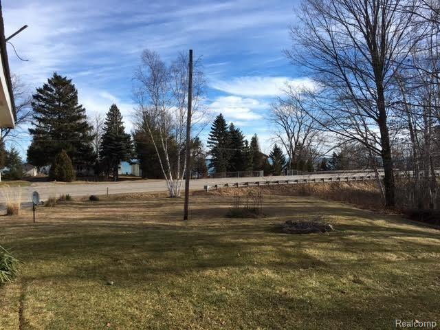 2924 Lakeshore Road Applegate, MI 48401 - Photo 3 of 8 2.jpg