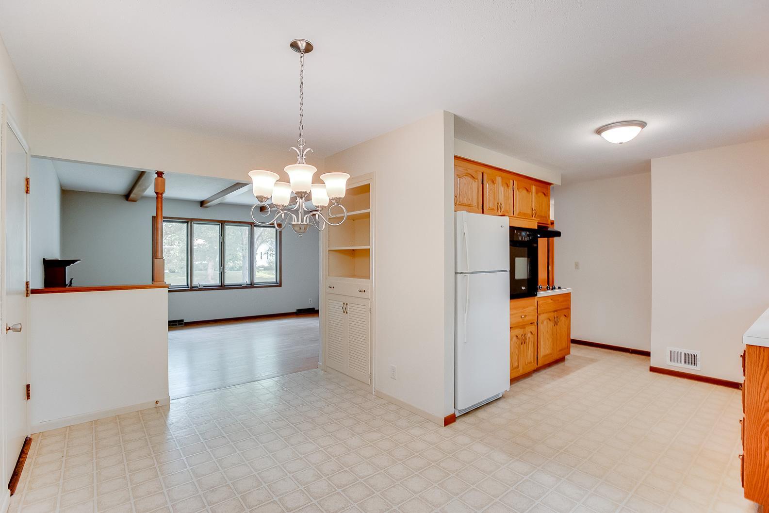 4109 Poplar Bridge Road Bloomington, MN 55437 - Photo 9 of 44 Gallery Image 9
