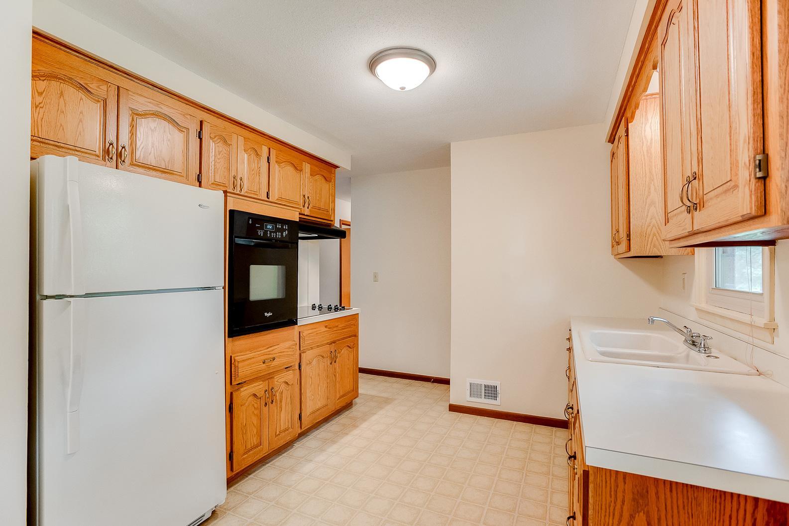 4109 Poplar Bridge Road Bloomington, MN 55437 - Photo 10 of 44 Gallery Image 10