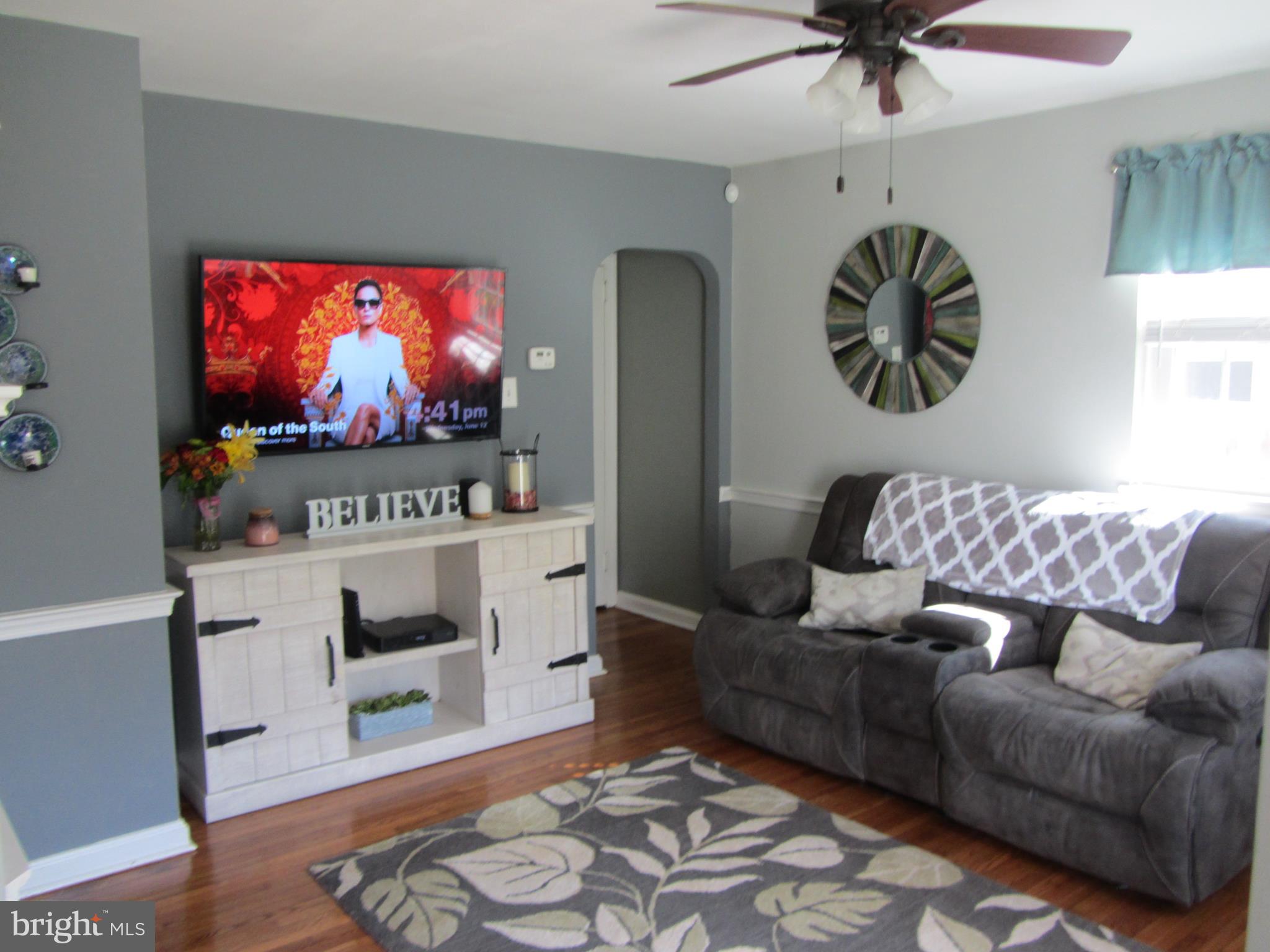 418 Hoover Road Ambler, PA 19002 - Photo 3 of 30 Living Room