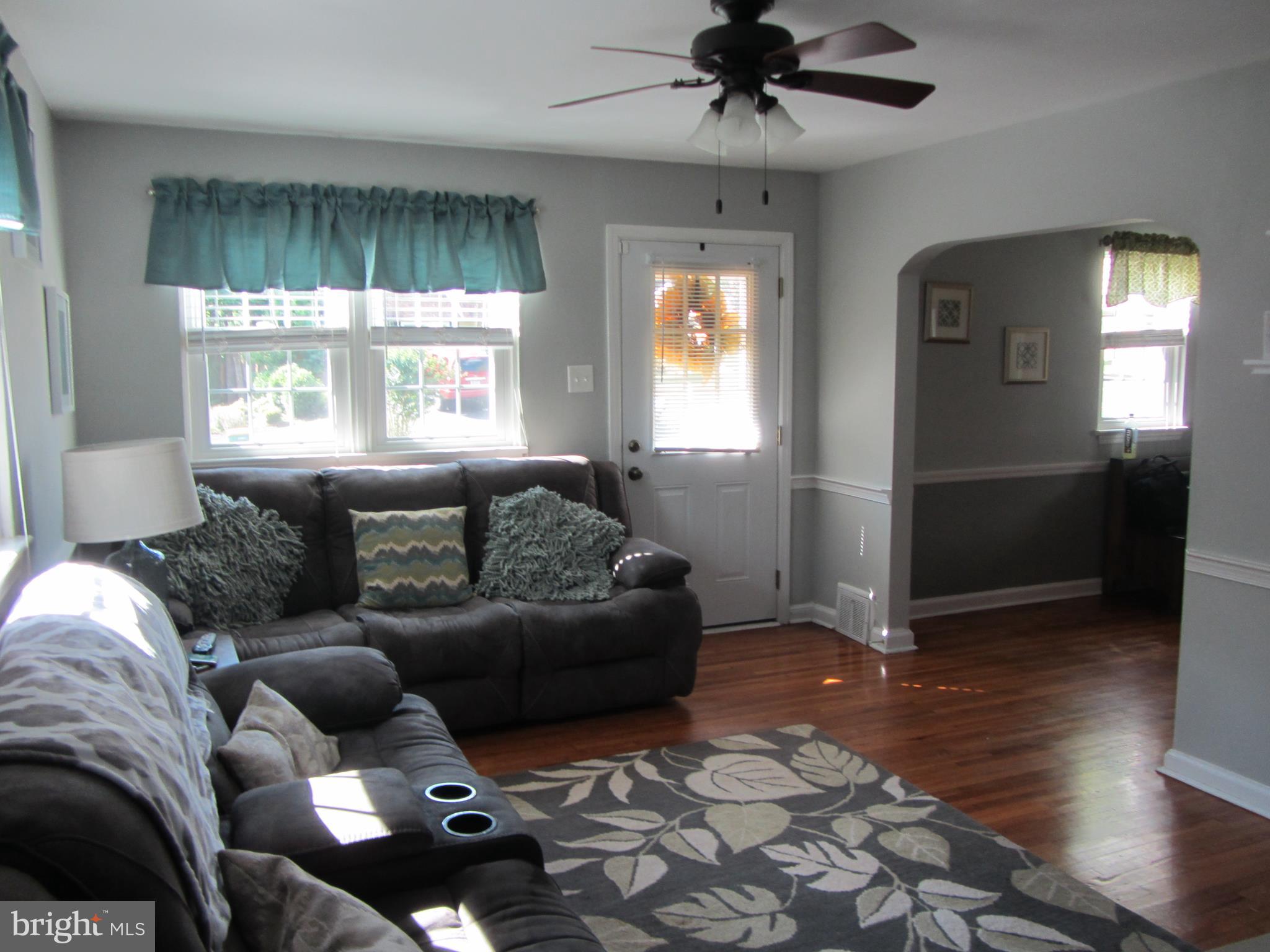 418 Hoover Road Ambler, PA 19002 - Photo 4 of 30 Living Room