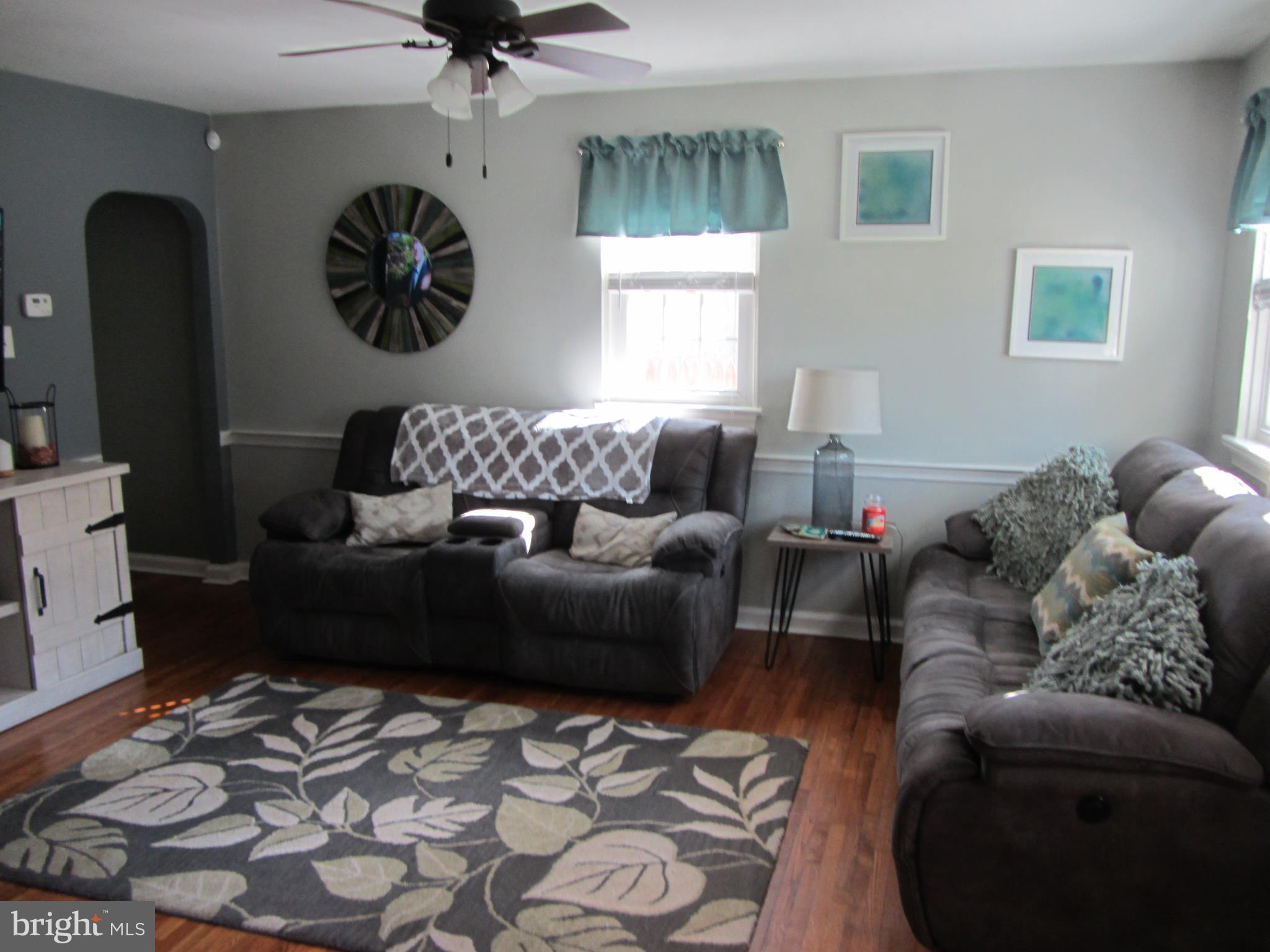 418 Hoover Road Ambler, PA 19002 - Photo 5 of 30 Living Room