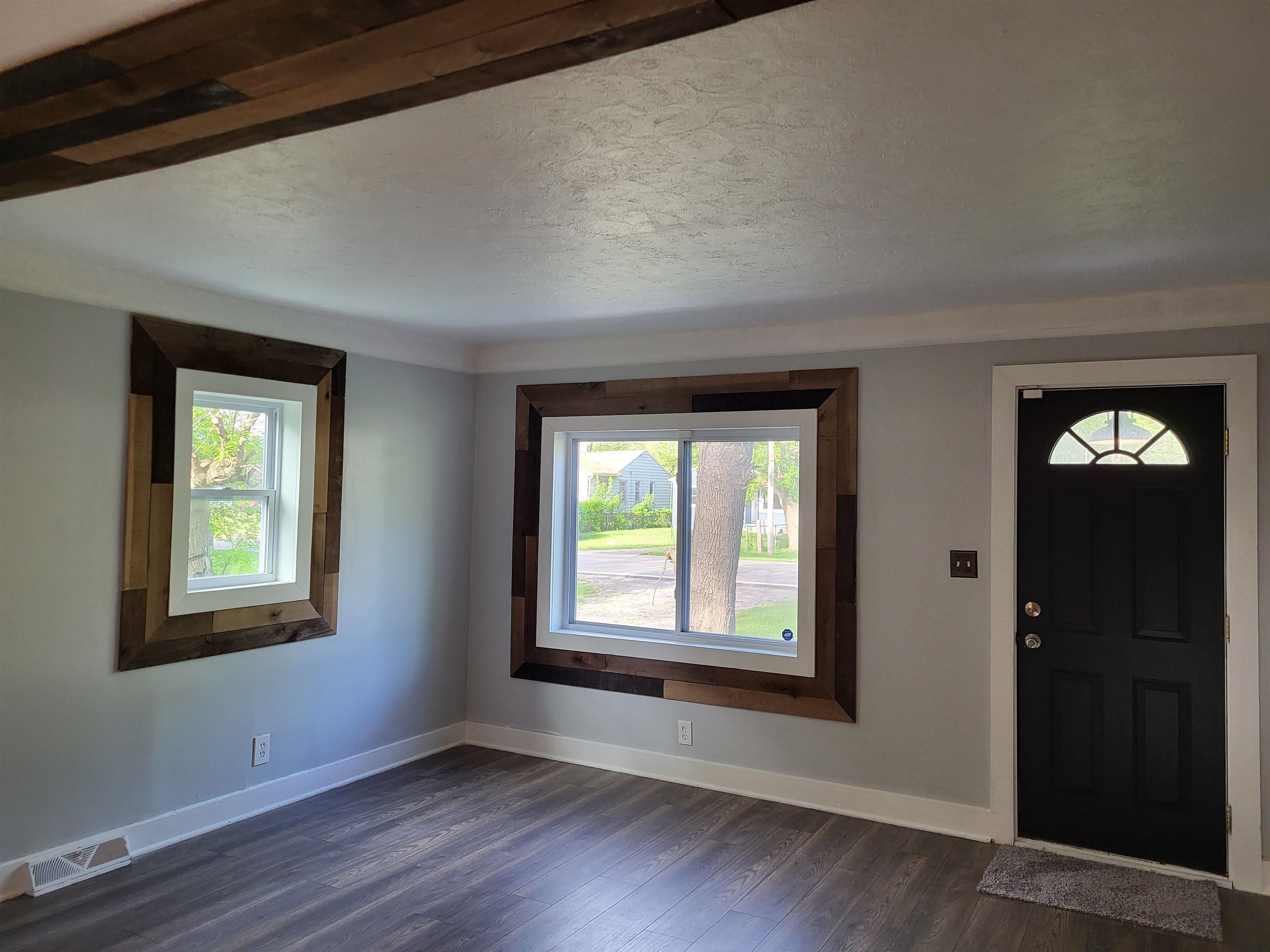 3182 North Center Road Flint, MI 48506 - Photo 4 of 34 50141519-ba522ceb-33f1-4f2a-a75f-54de3e10b071.JPG