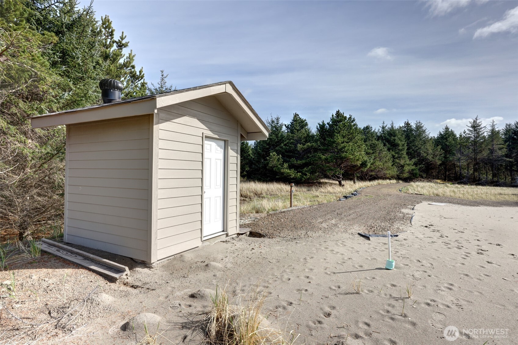 16151 Pacific Way Long Beach, WA 98631 - Photo 16 of 23 a backyard of a house