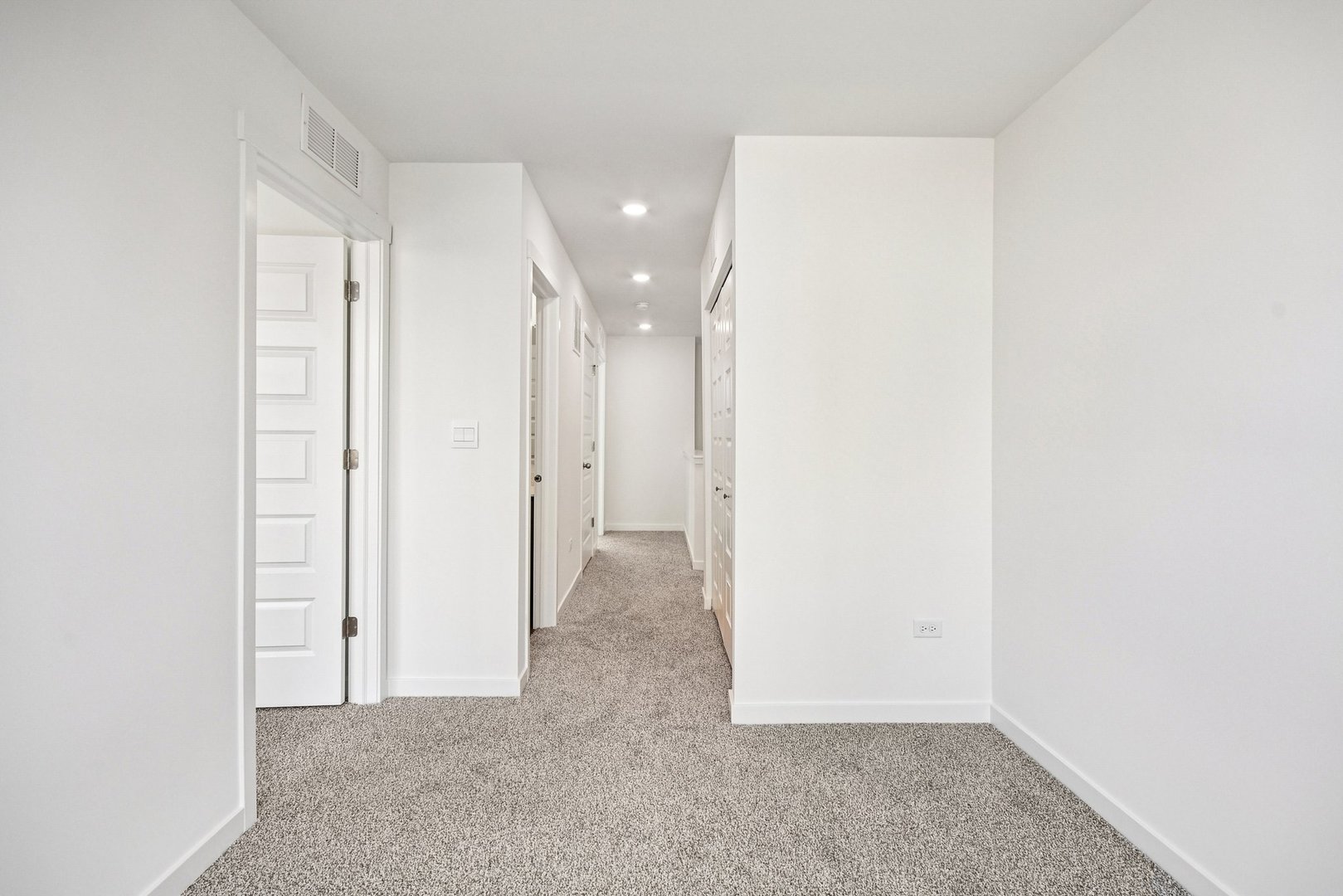 373 Summit Circle Lombard, IL 60148 - Photo 22 of 45 an empty room with a bathroom