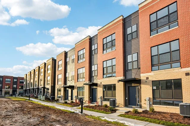 $489,990 | 373 Summit Circle, Lombard, IL 60148