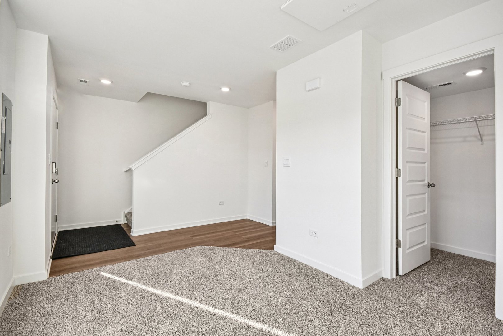 373 Summit Circle Lombard, IL 60148 - Photo 5 of 45