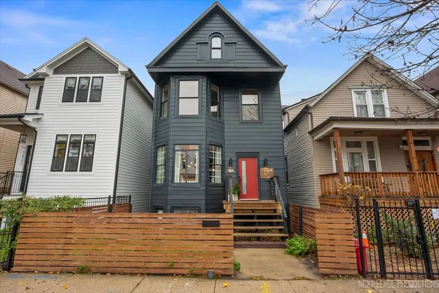$700,000 | 3826 North Whipple Street, Chicago, IL 60618