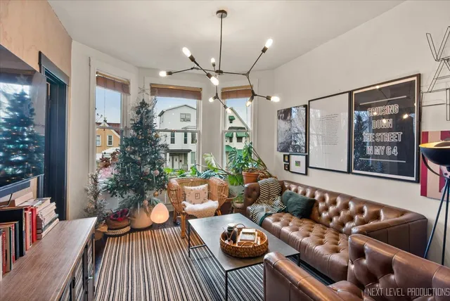 $700,000 | 3826 North Whipple Street, Chicago, IL 60618