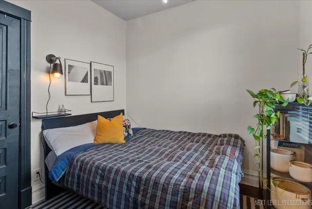 $700,000 | 3826 North Whipple Street, Chicago, IL 60618