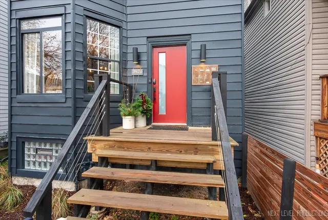 $700,000 | 3826 North Whipple Street, Chicago, IL 60618