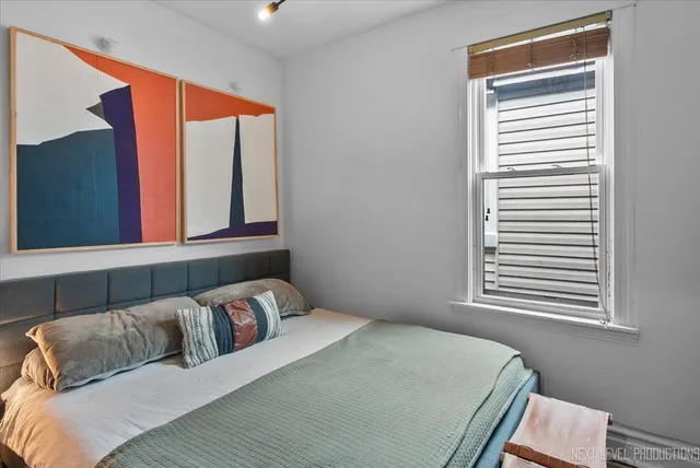 $700,000 | 3826 North Whipple Street, Chicago, IL 60618